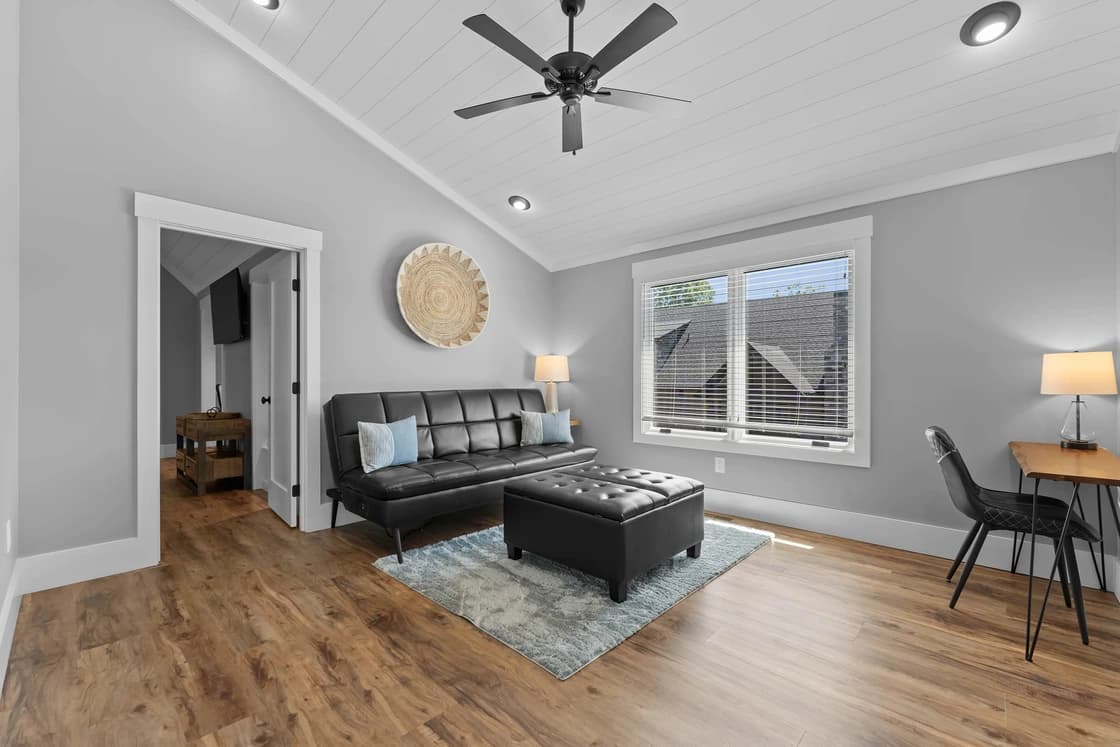 Lakefront Serenity Lodges - Image 33