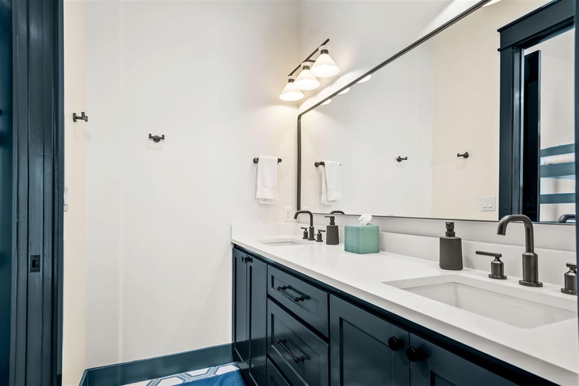 Blue Water Villa - Image 16