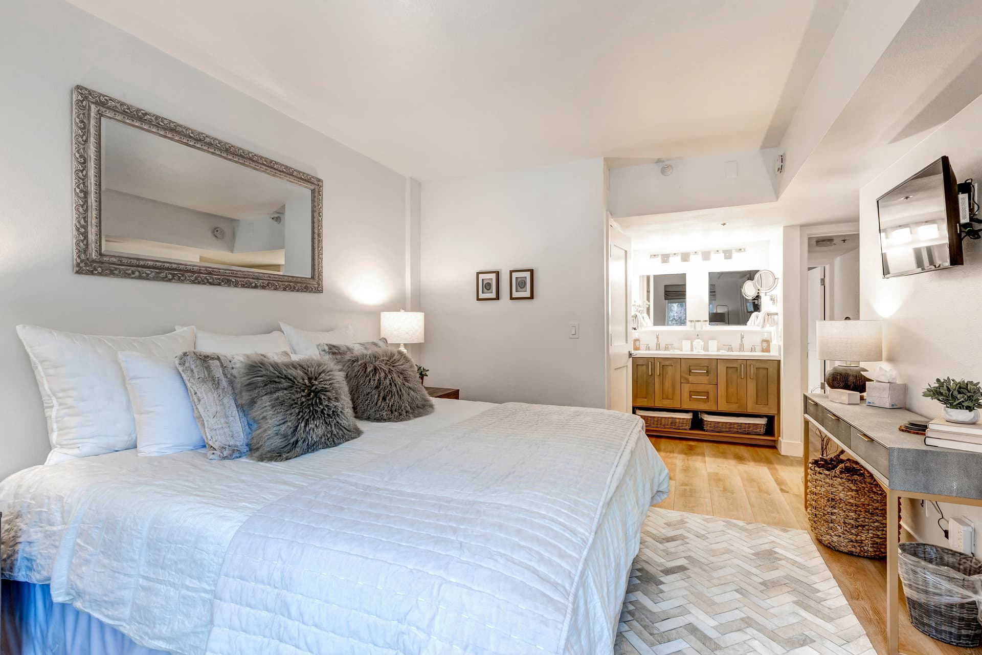 Park Station Luxury Retreat Home - Image 10