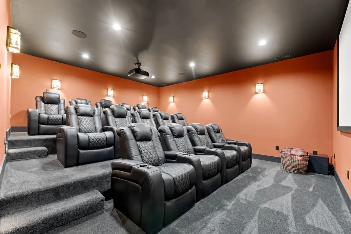 Black Bear Lodge - Image 37