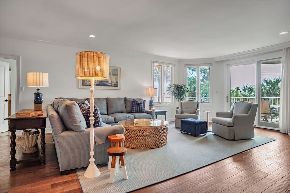 Turtle Lane #201 - Image 1