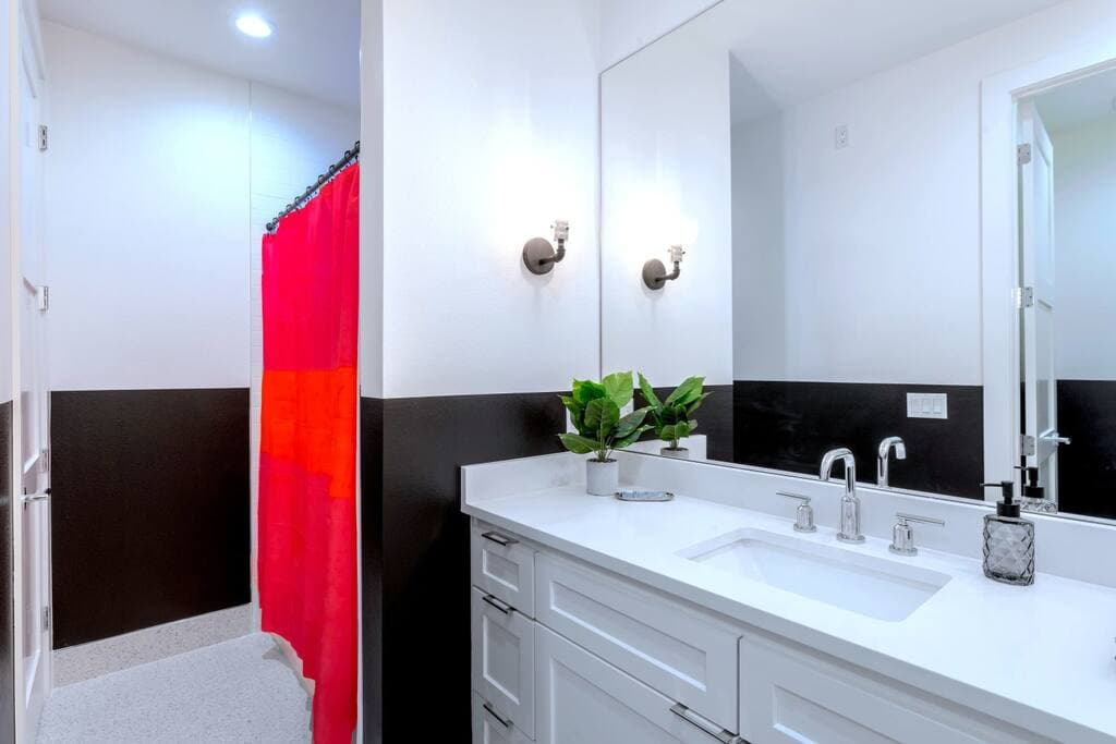 Queen's Gambit - Image 36