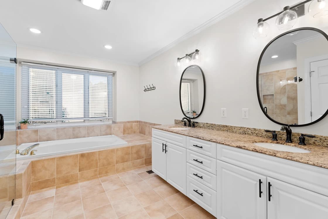 Shoreway Cove - Image 24