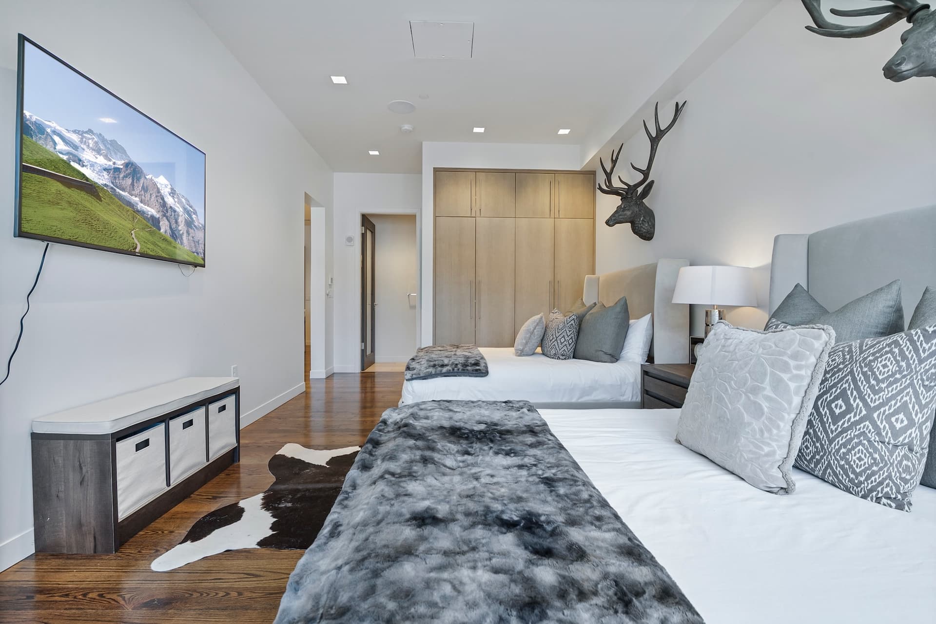 Mountain Luxe Retreat on Main - Image 14