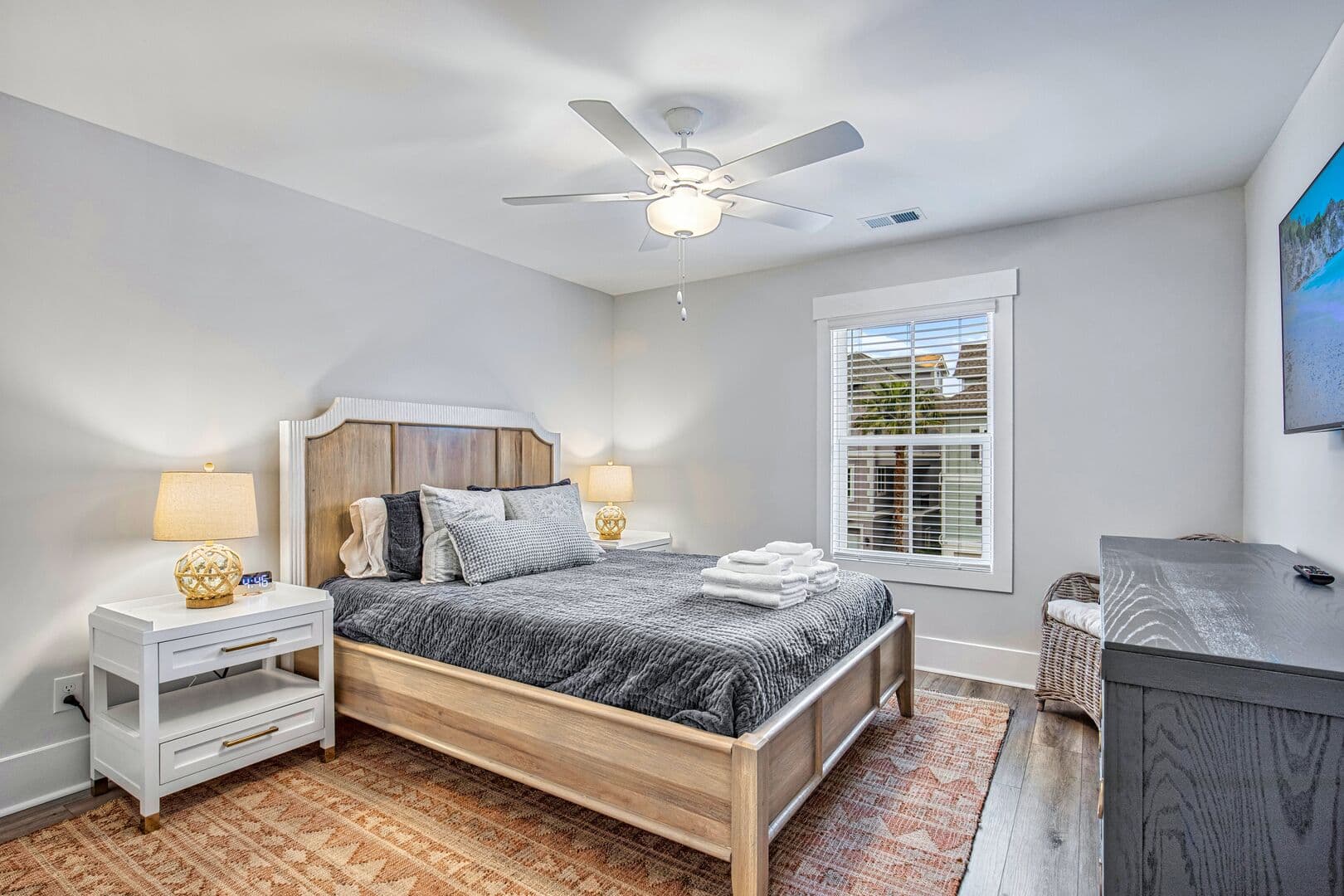 Tip Toe to the Beach - Image 14