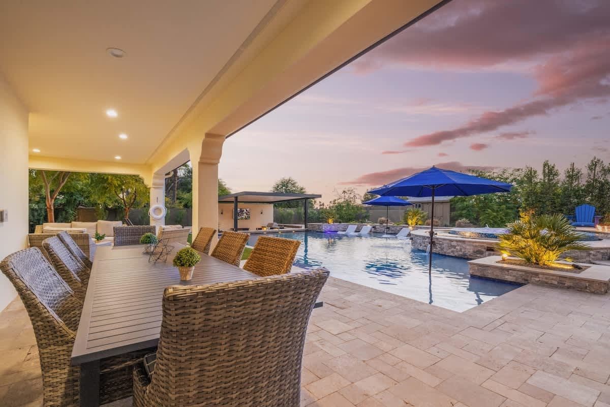 Estate on Shea - Image 63