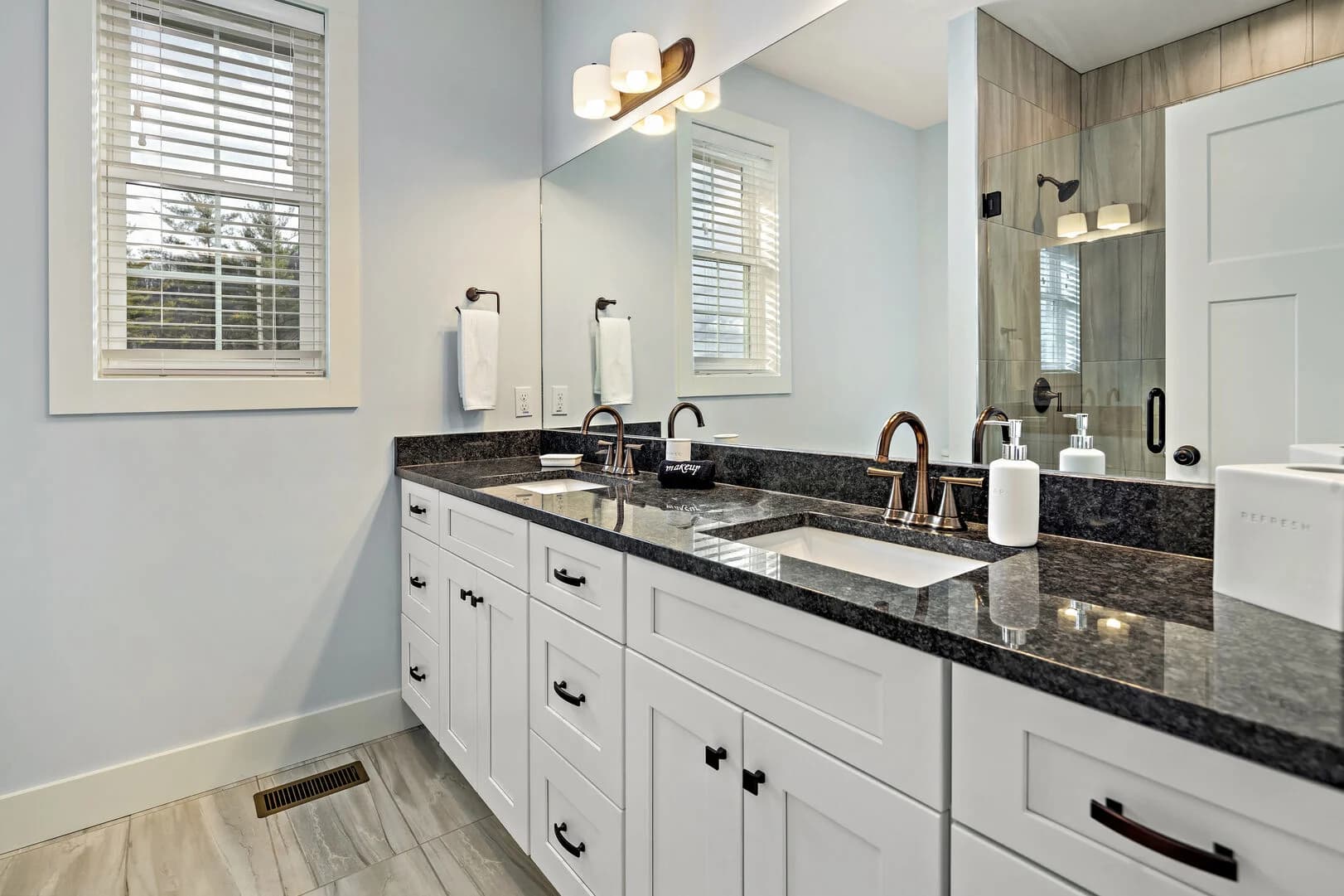 Old Bridge House - Image 26