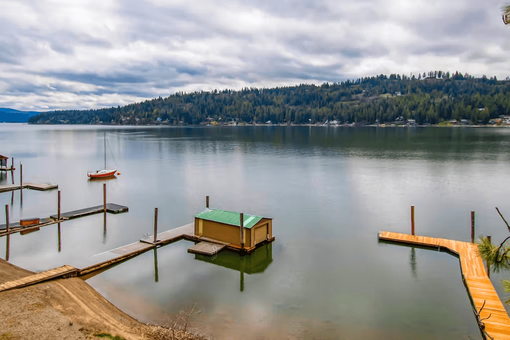 Lakefront Marvel - Image 31