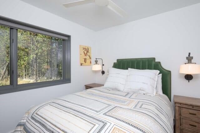 Lake Cabin #27 - Image 9