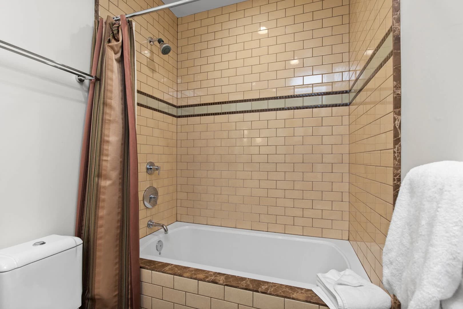 Woodside House - Image 31