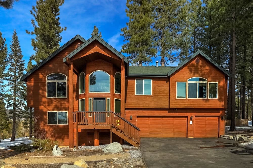 Luxe Mountain Chalet - Image 1