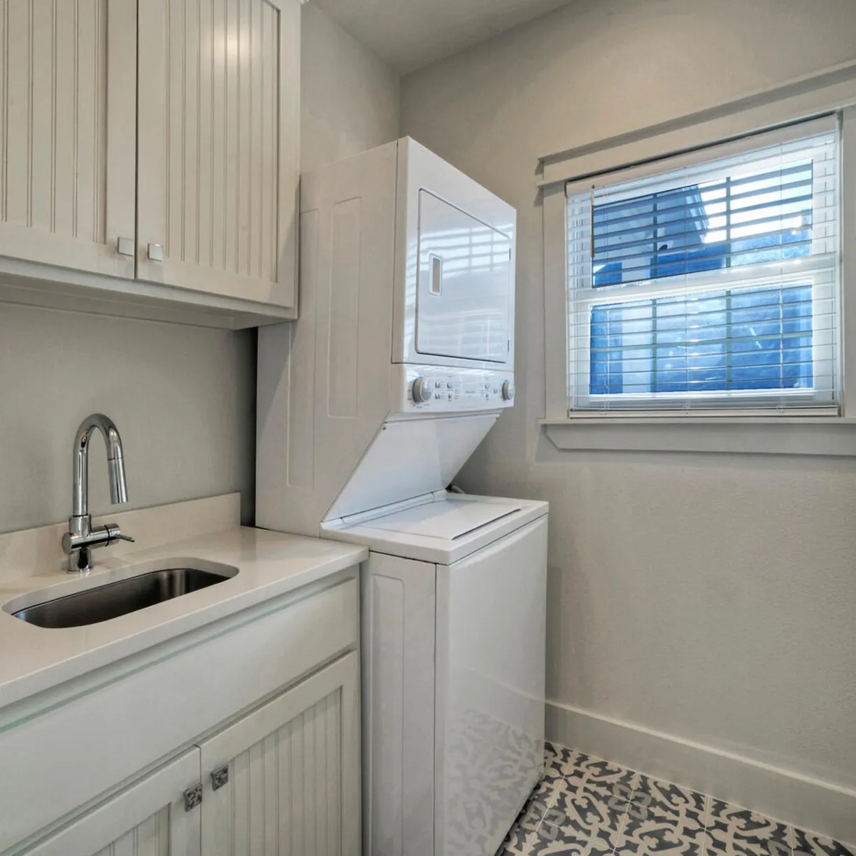 Always Sunny Home - Image 20