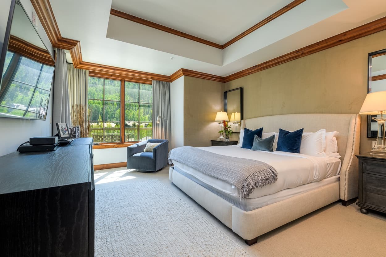 Eagle Bahn at The Ritz-Carlton - Image 5