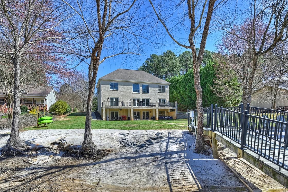 Knotty Pines - Image 10