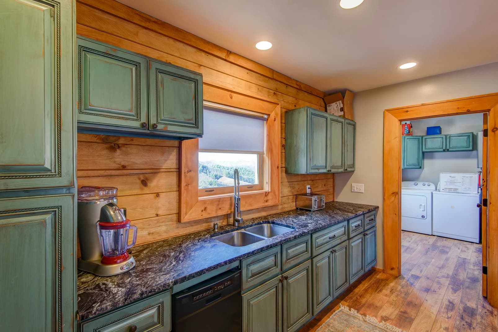 Mountain Range Retreat - Image 8