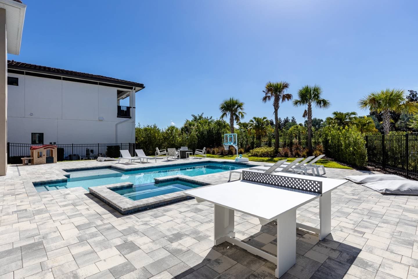 The Bright Bear's Den Oasis - Image 51