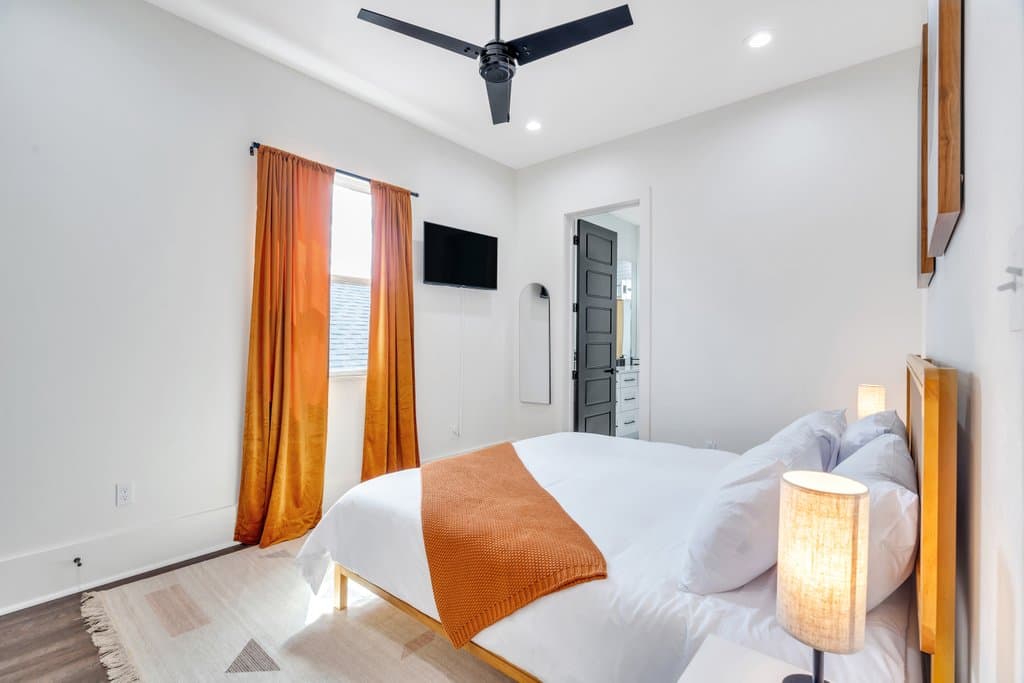 Modern Mid-City Maison - Image 14