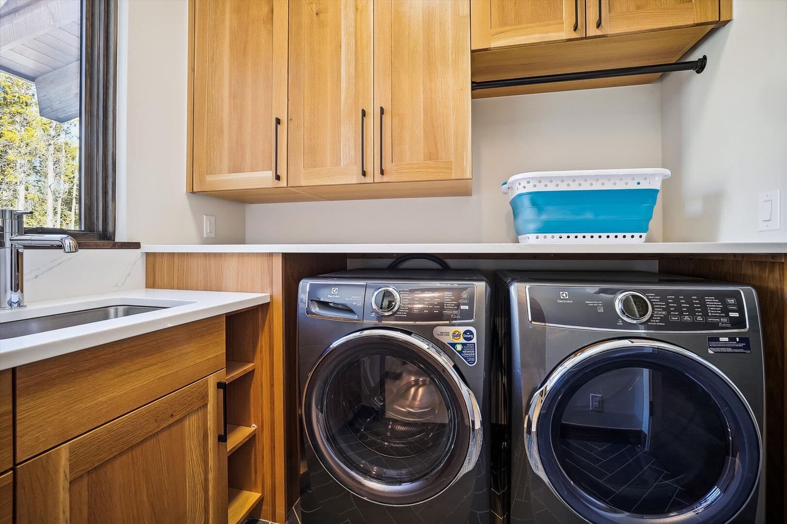 Modern View Manor - Image 47