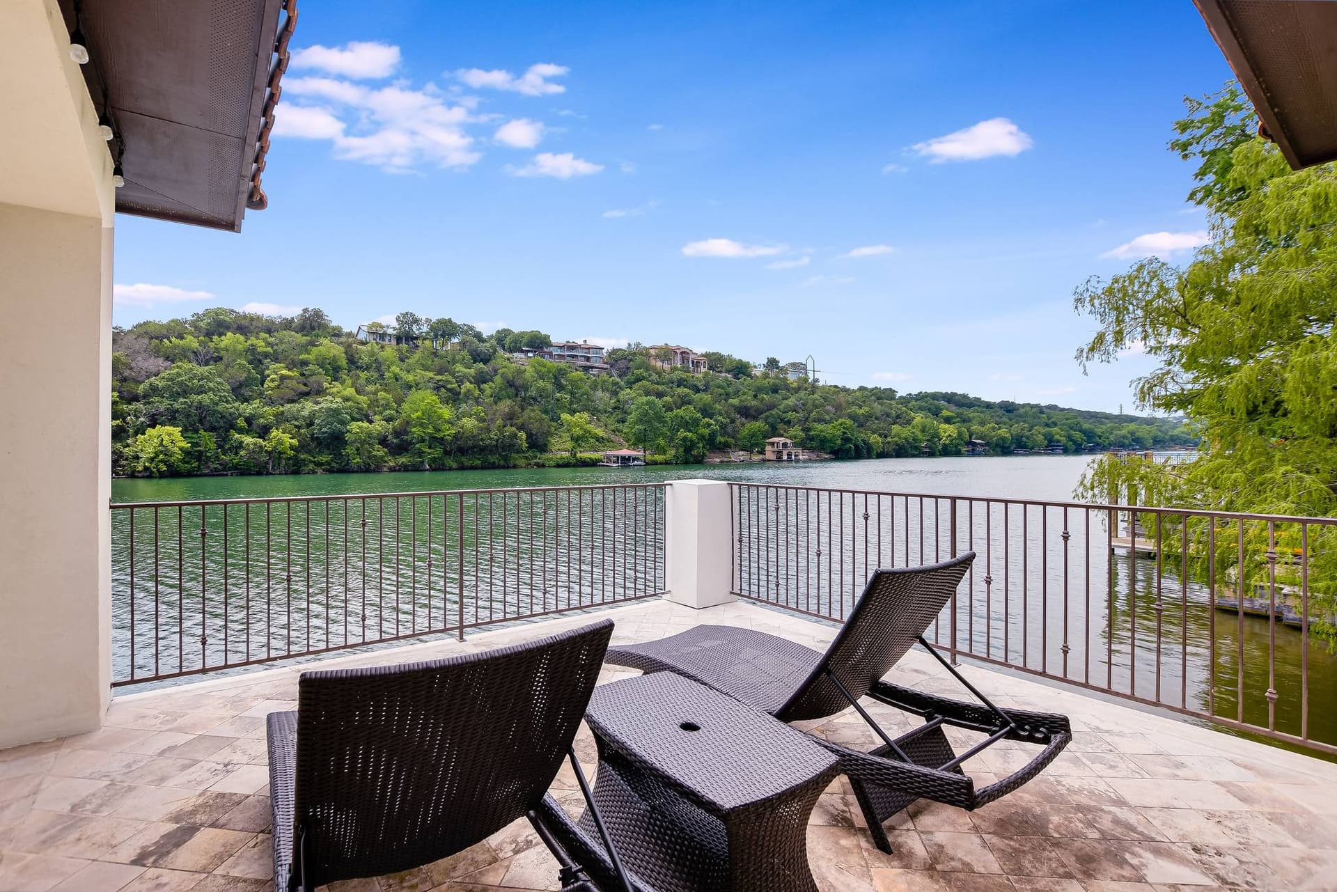 Autograph on Lake Austin - Image 46