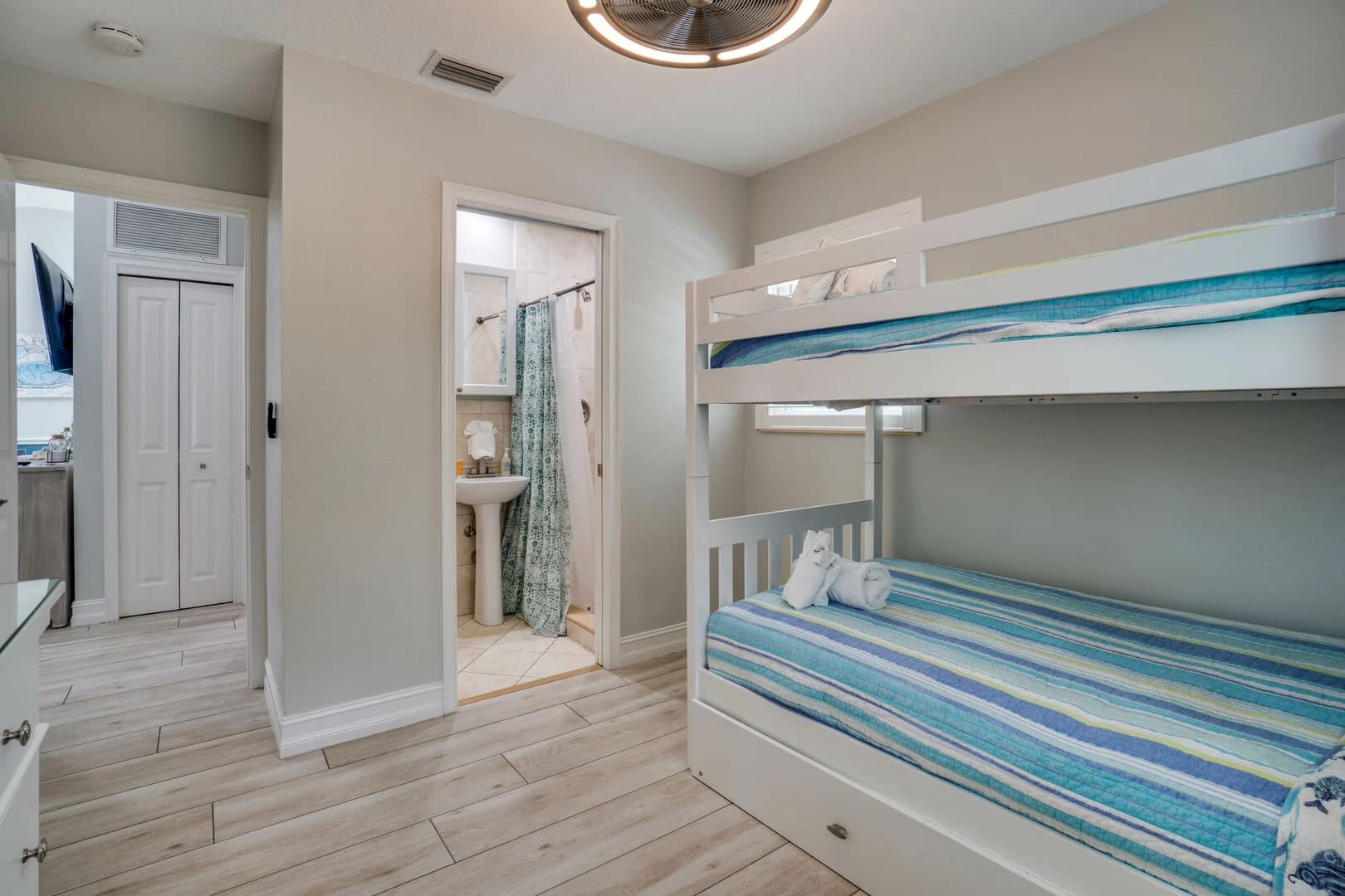 Blue Lagoon House - Image 13