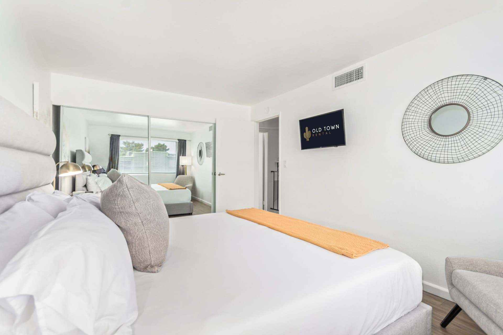 Camelback House - Image 17