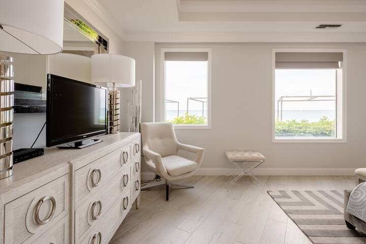 Ritz-Carlton Residence #107 - Image 6