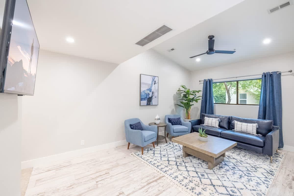 Estate on Shea - Image 36