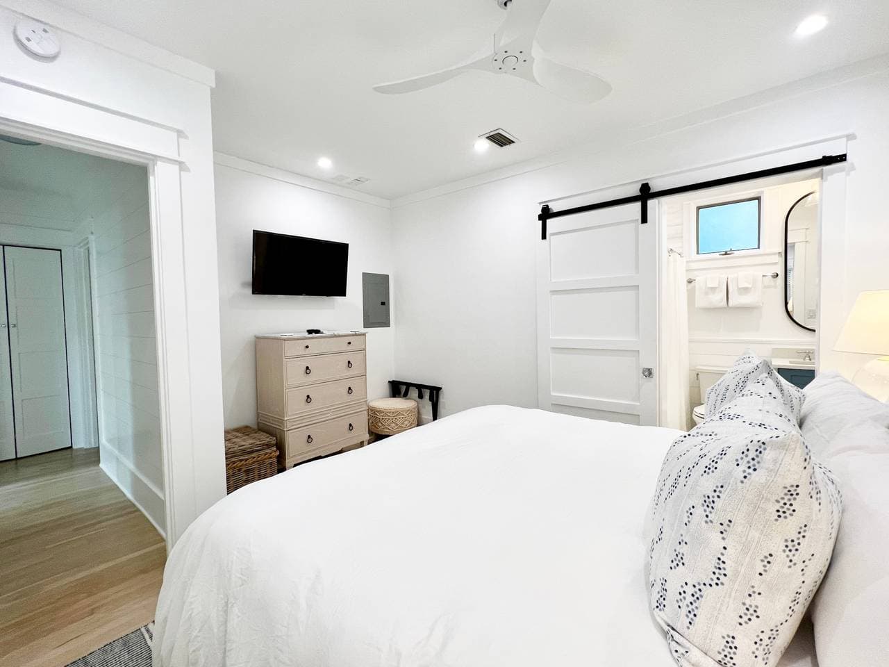 Toes in the Water Home - Image 5