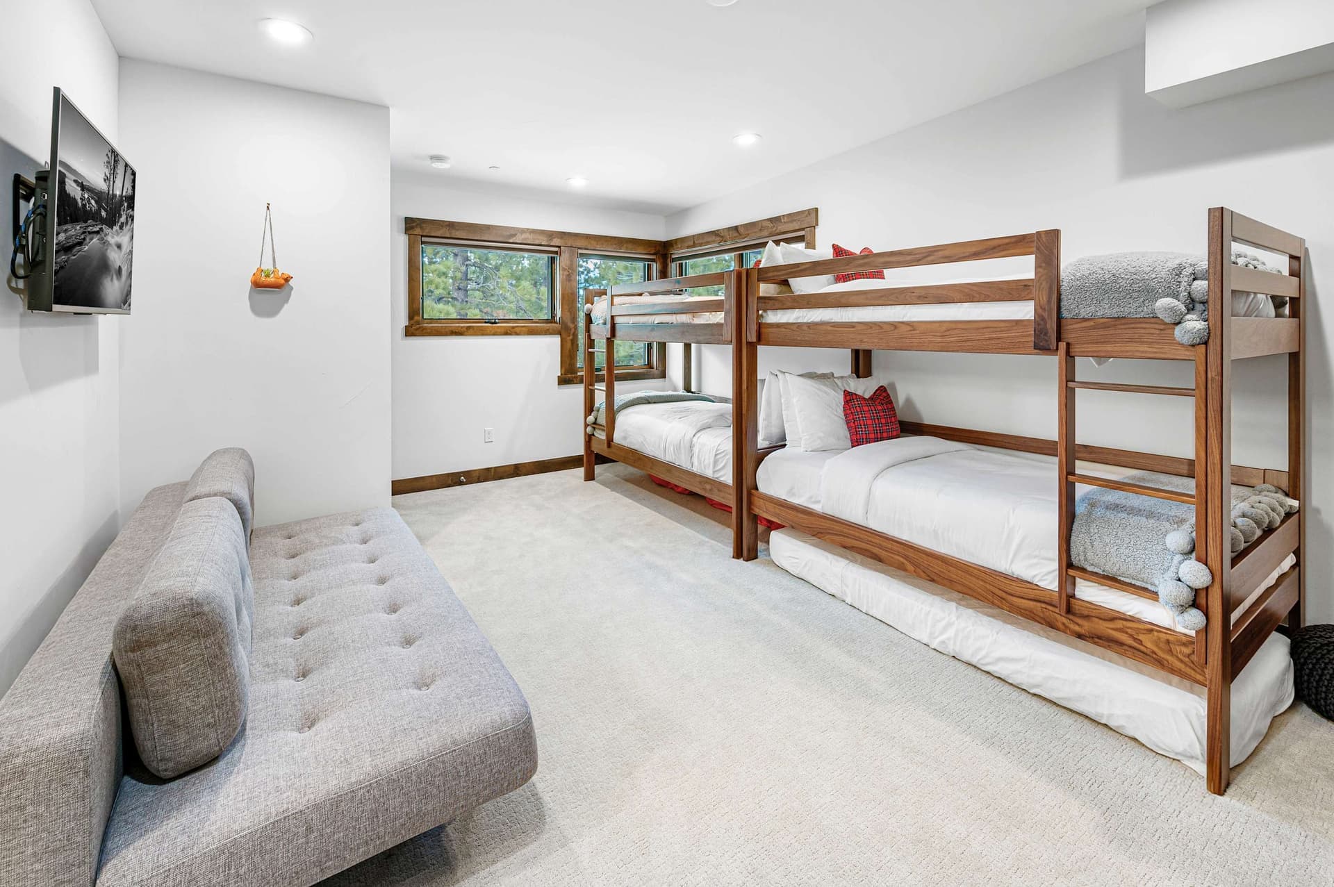 Luxurious Truckee - Image 18