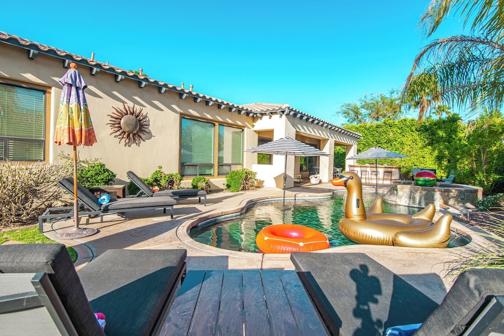 Resort Style Entertainer Villa - Image 1