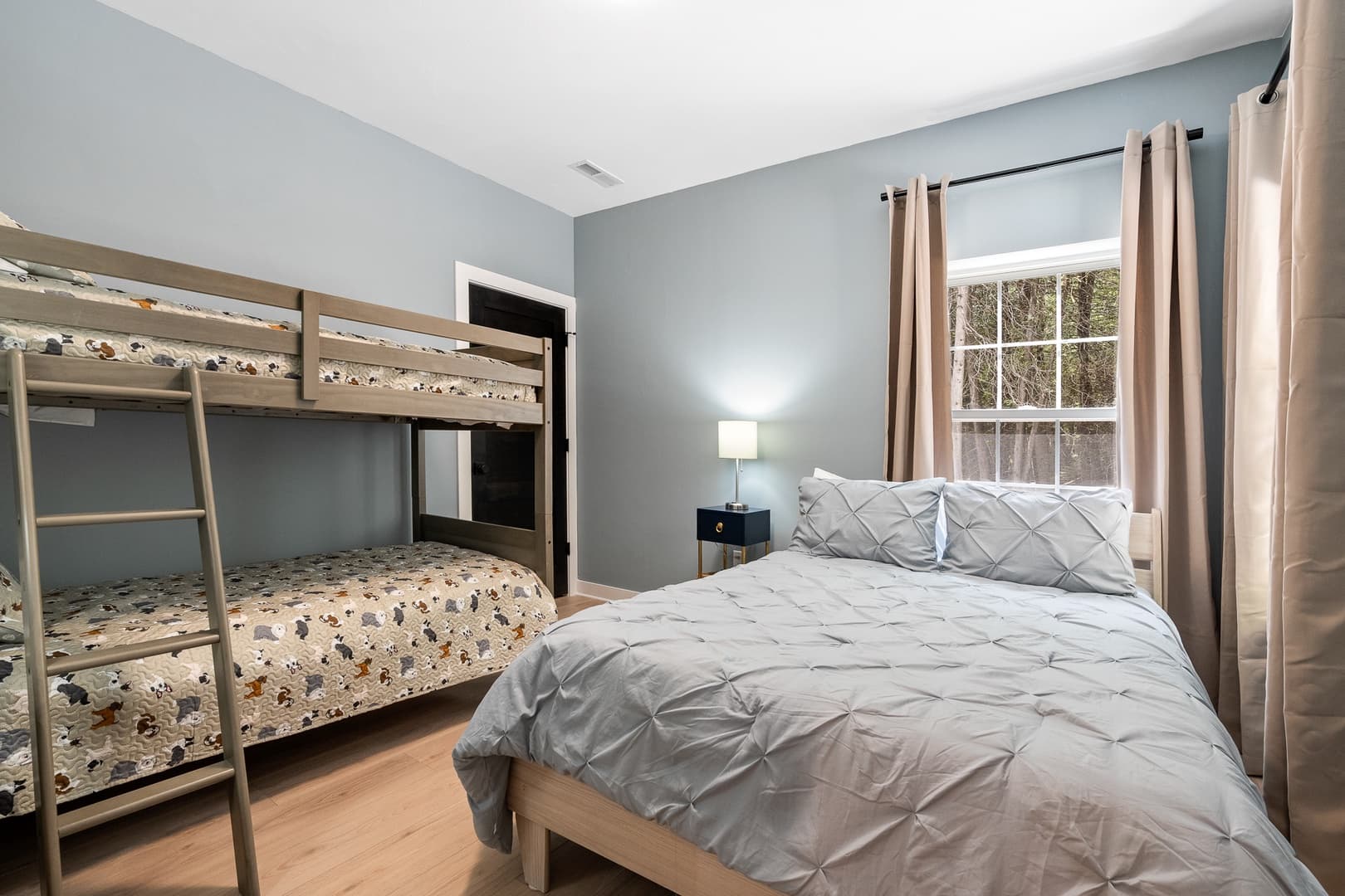 Point Beach Cottage - Image 14