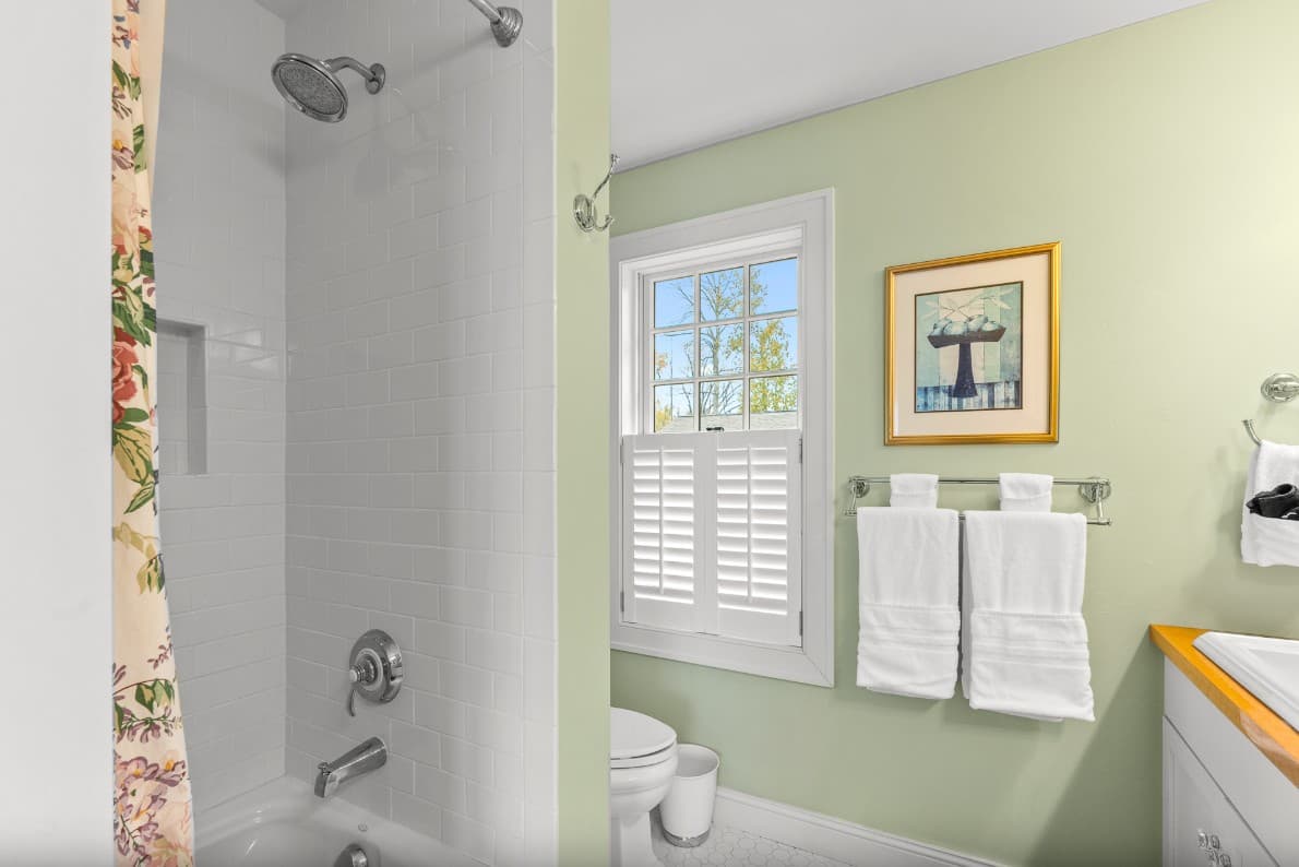 Goettelman's Lake House - Image 53