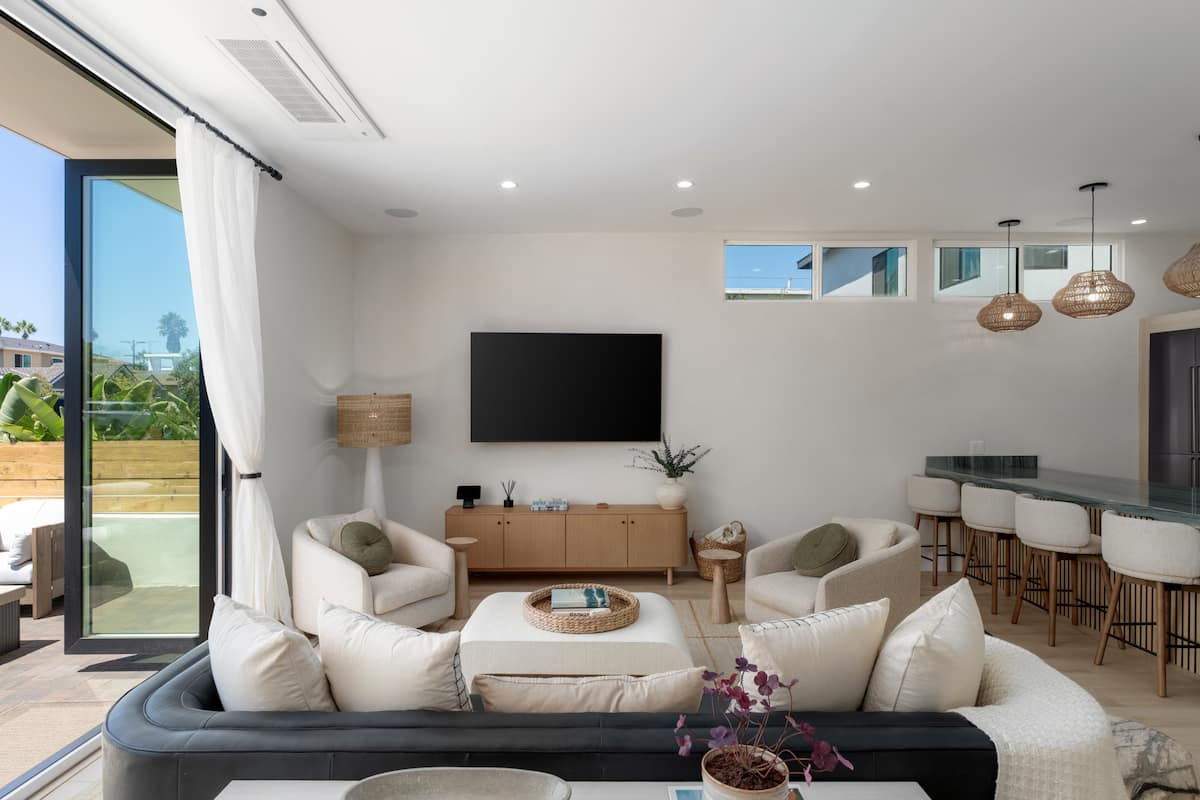 Ocean View Poolside Retreat - Image 4