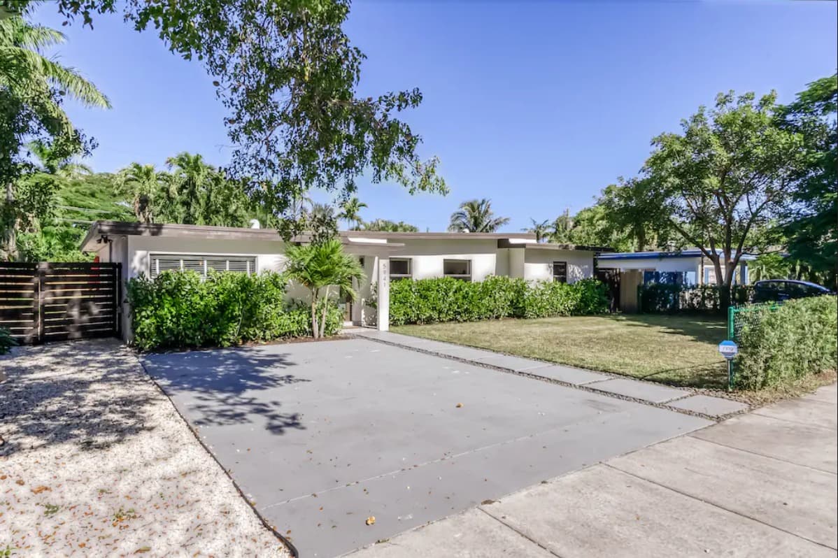 Mid-Century Modern Oasis - Image 2