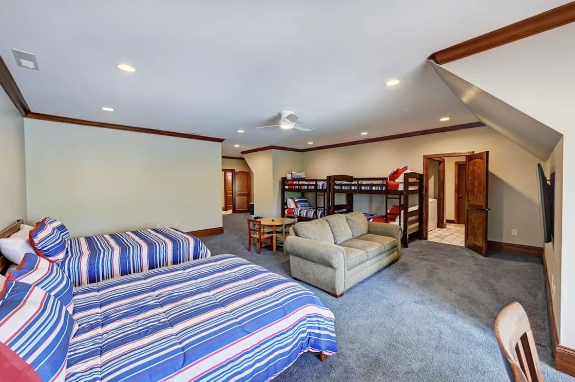 Sunset Shores Grand House - Image 33