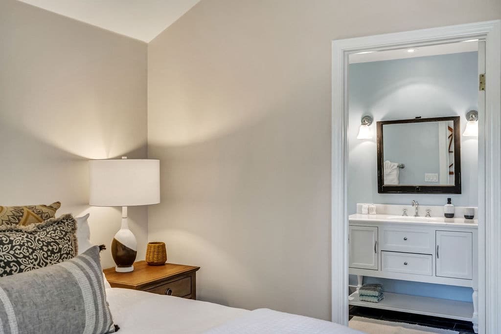 Creekside Cottage Home - Image 44