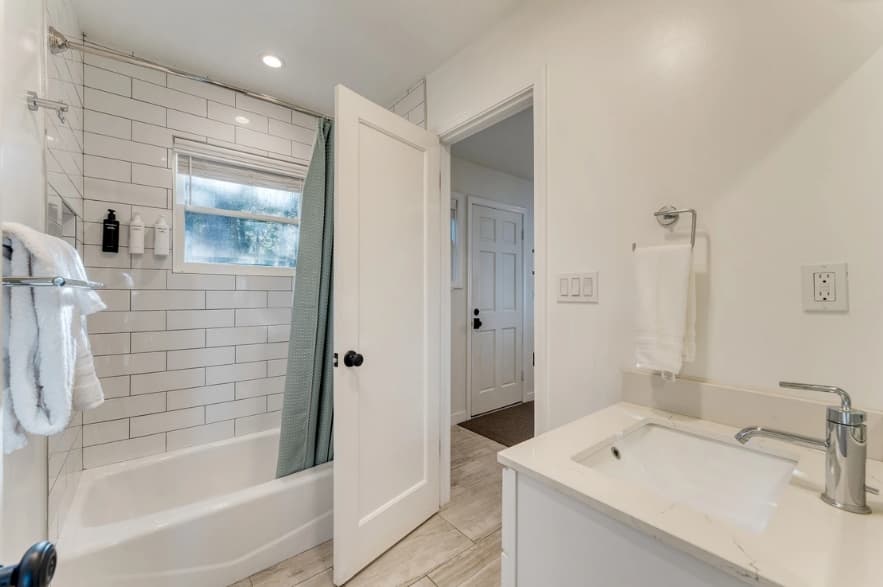 West Shore Lake House - Image 19