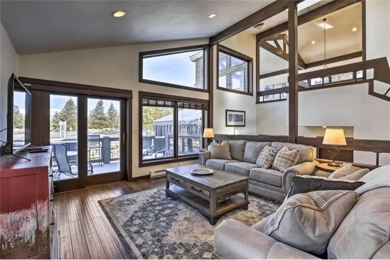 Powder and Par - Image 21