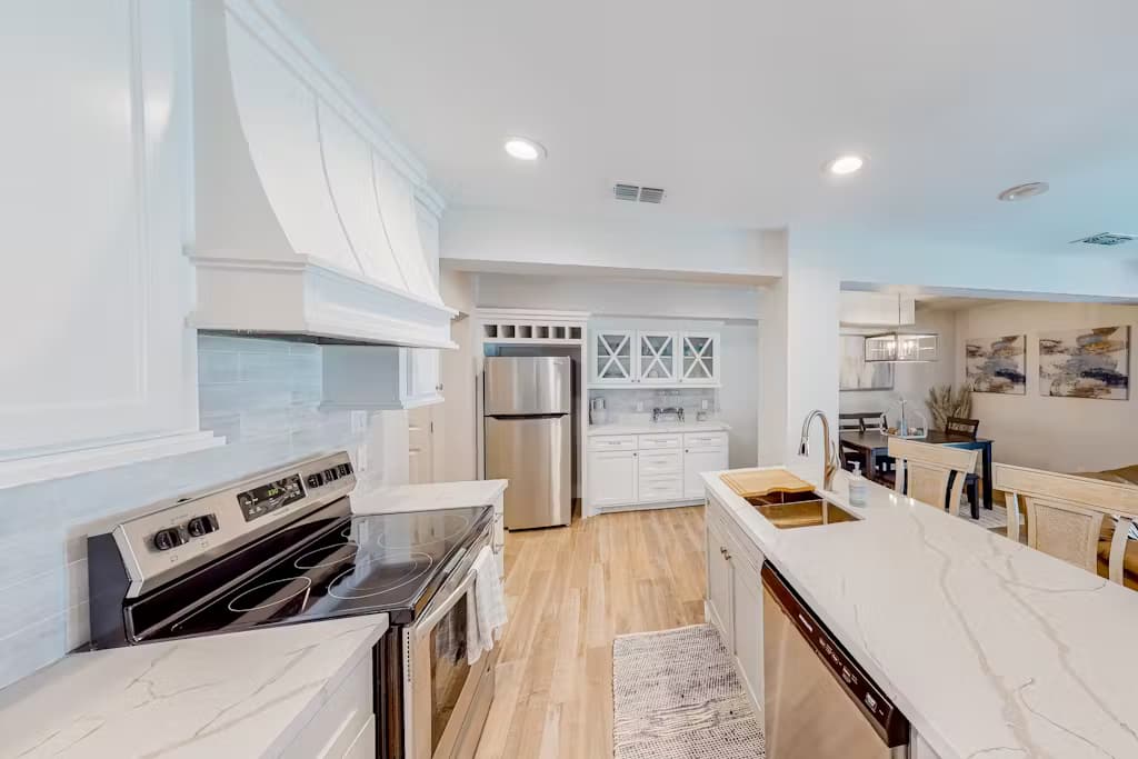 Carolyn's Beach House - Image 9