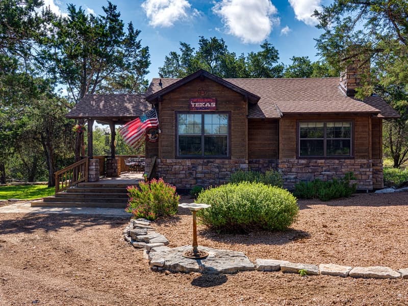 Cedar Bliss Texas Cabin - Image 22