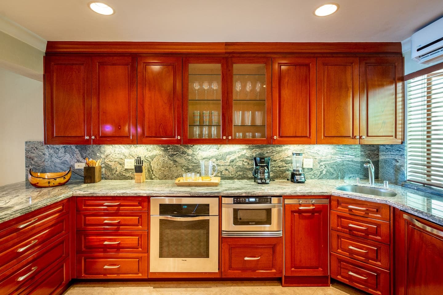 Palms Mansion - Image 3