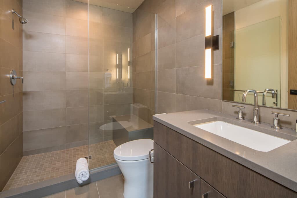 Rustic Madison Lakelodge - Image 22