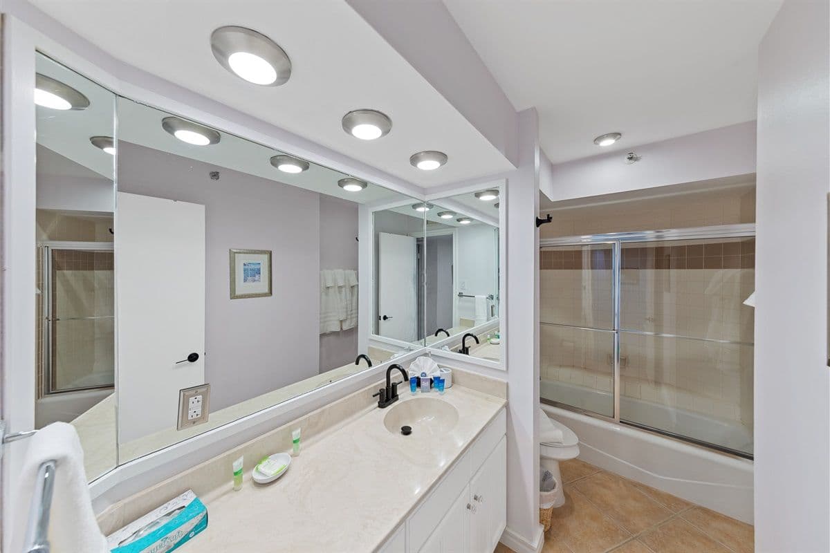 Bridgepoint Residence - Image 32