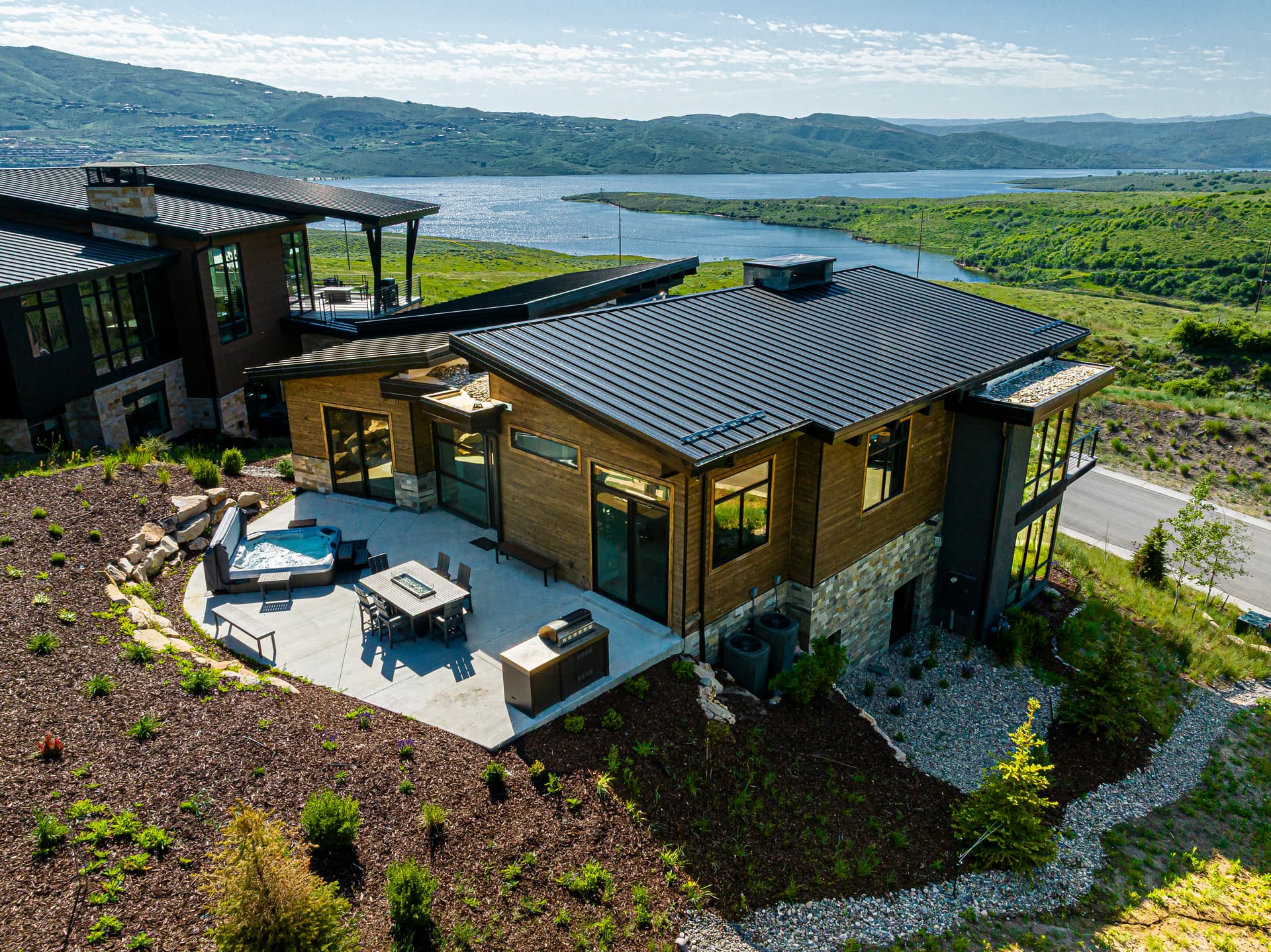 Lake & Ski Retreat - Image 1