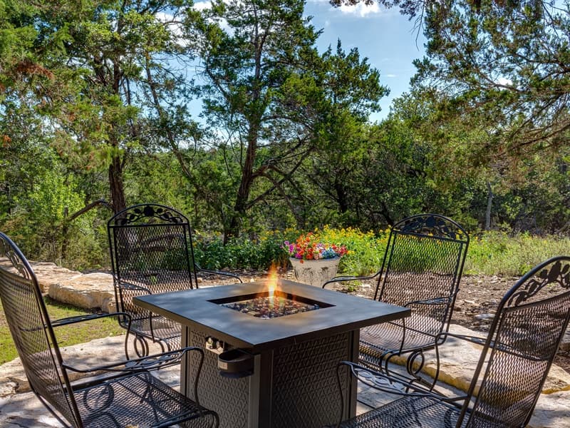 Cedar Bliss Texas Cabin - Image 20