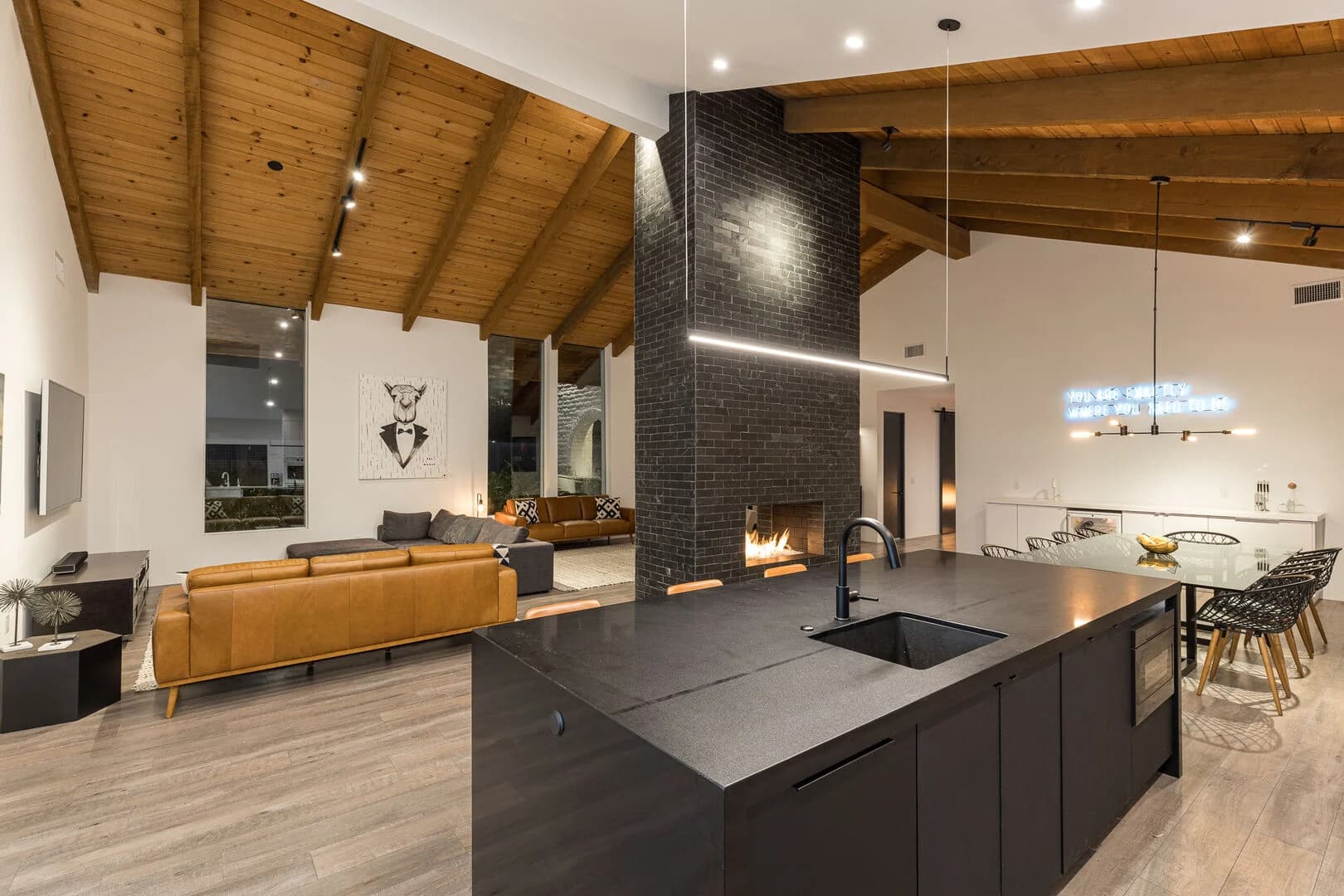 Camelback Manor - Image 14