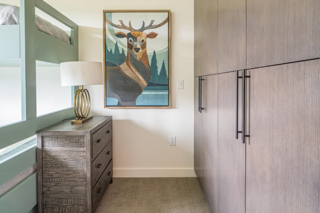 Rustic Madison Lakelodge - Image 17