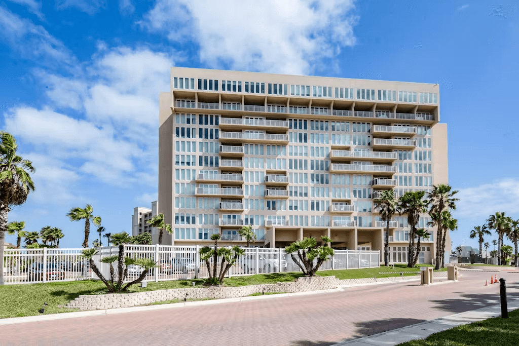 Solare Tower #705 - Image 31