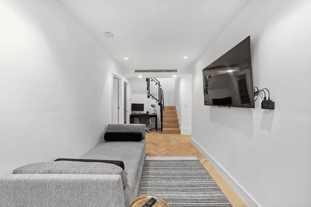 Clinton Home - Image 14