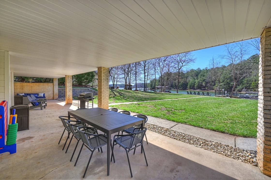 Knotty Pines - Image 8